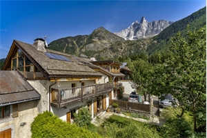 maison-villa à la vente -   74400  CHAMONIX-MONT-BLANC, surface 250 m2 vente maison-villa - APR733890